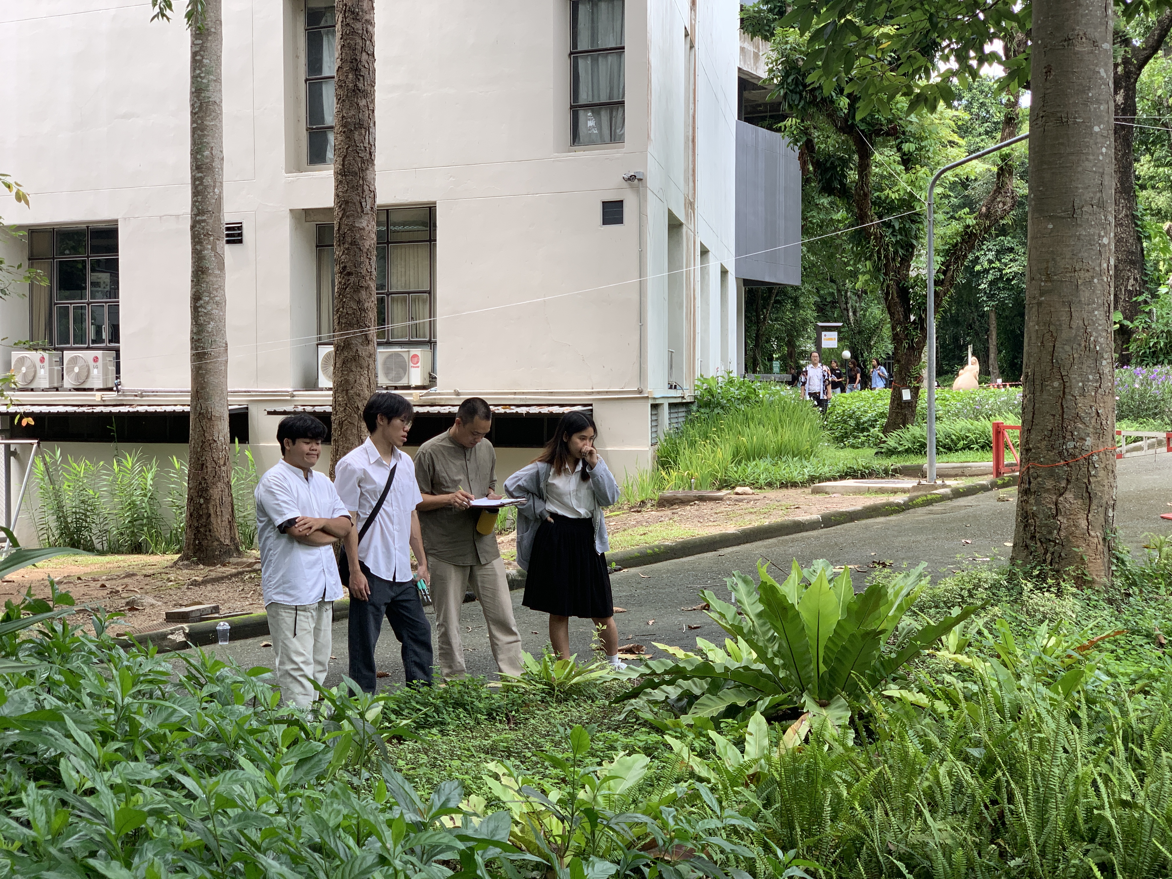 802303 การบริหารจัดการและดูแลรักษางานภูมิทัศน์